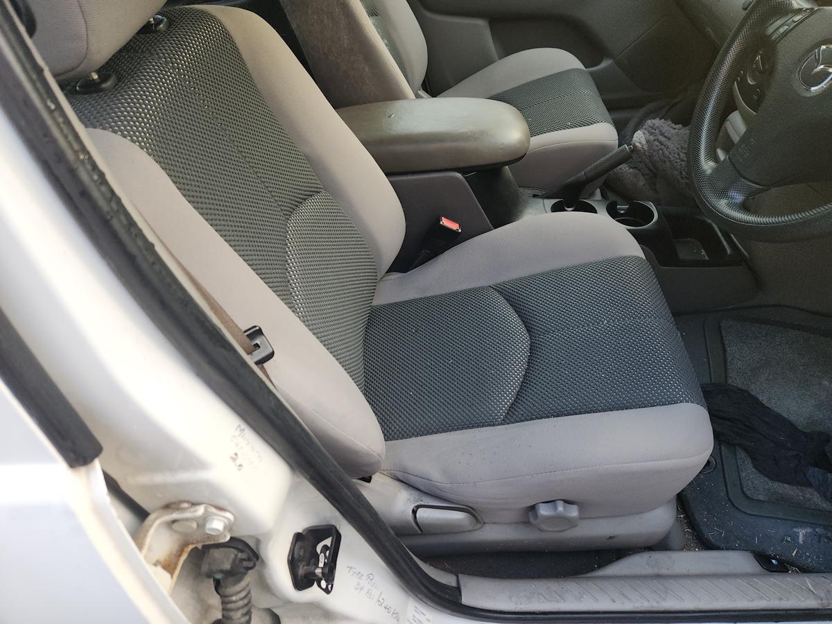 1000942707-Front Seat Right