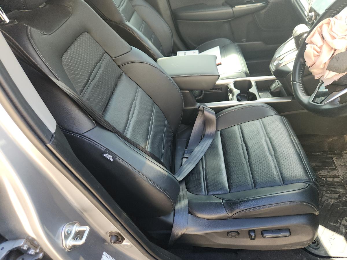 1000942859-Front Seat Right