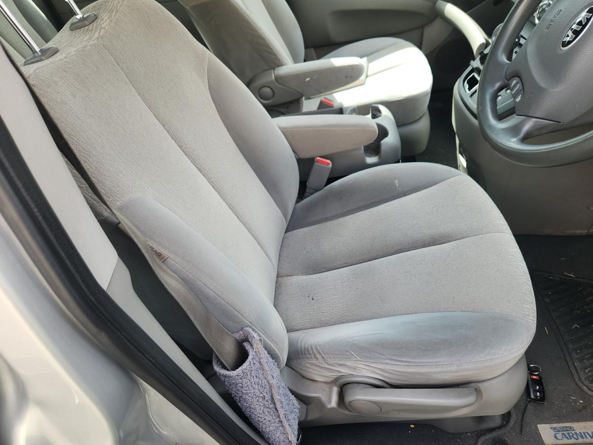 1000943574-Front Seat Right