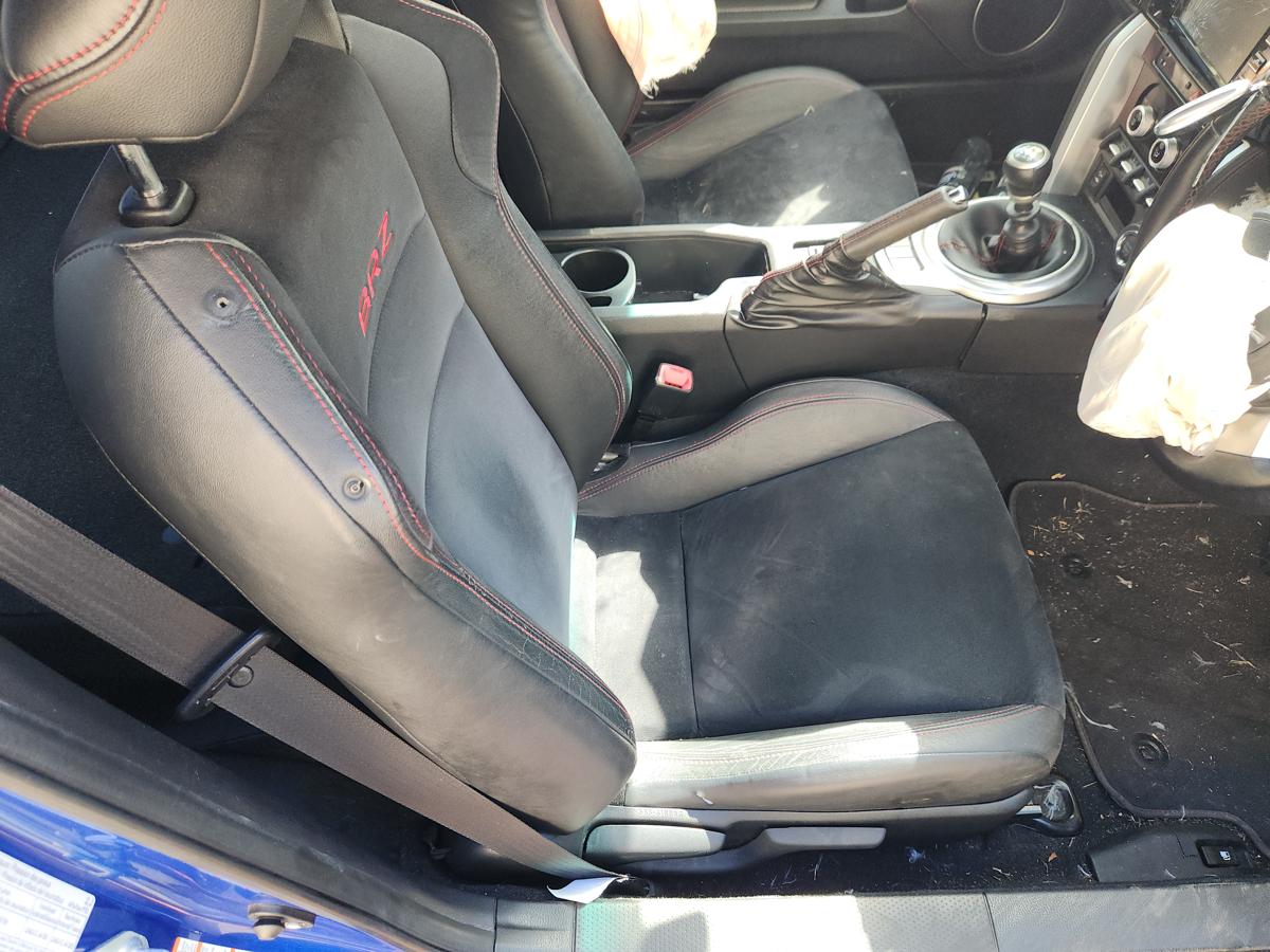 1000945603-Front Seat Right