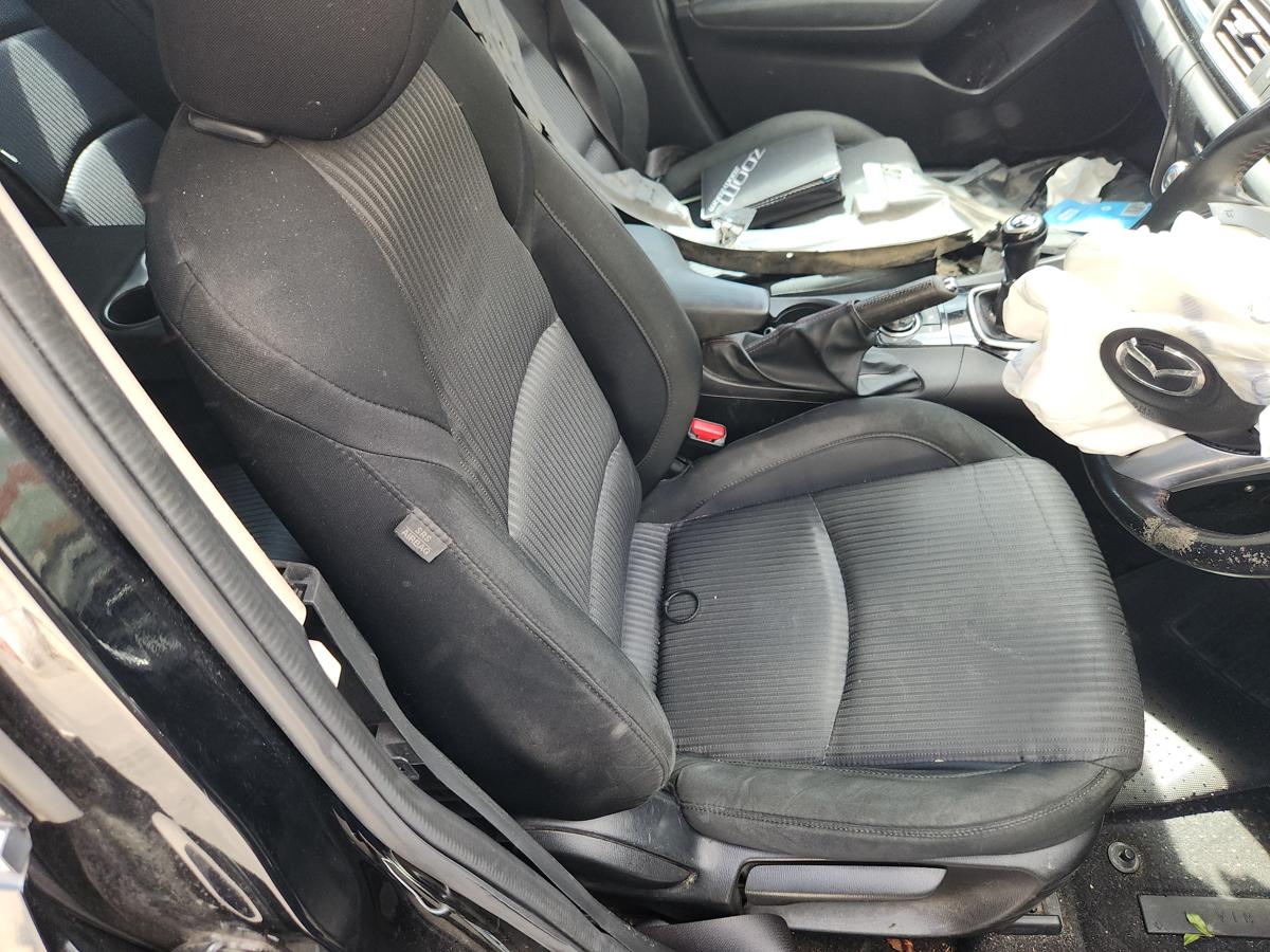 1000945874-Front Seat Right