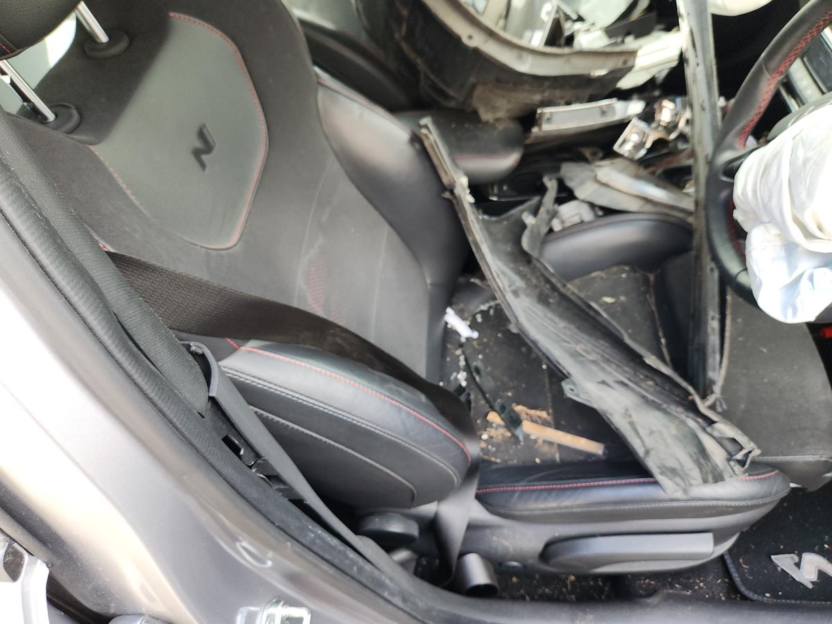 1000946160-Front Seat Right
