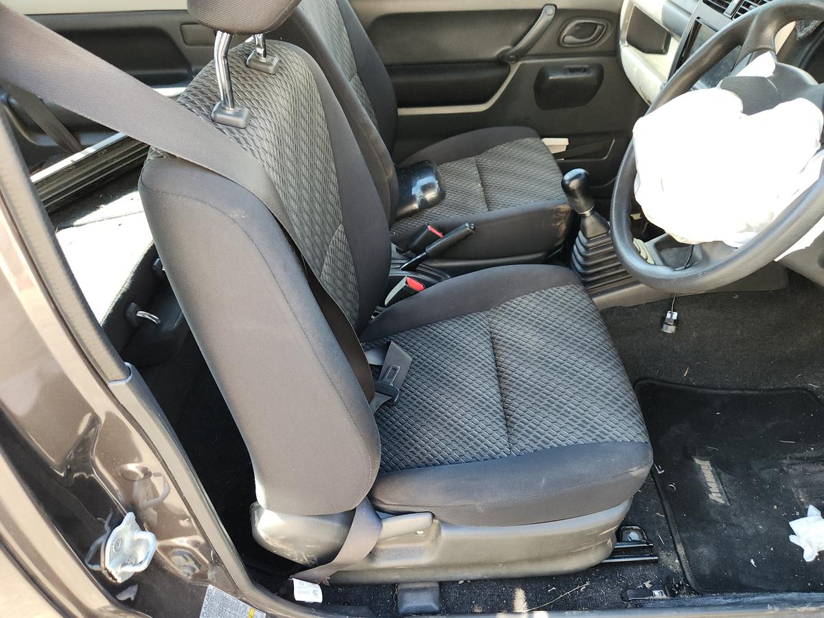 1000946395-Front Seat Right