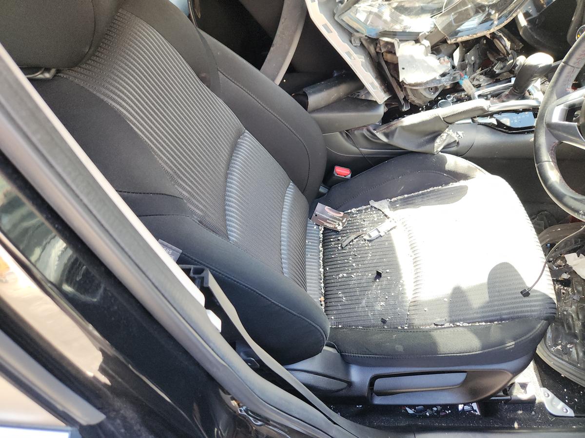 1000946505-Front Seat Right