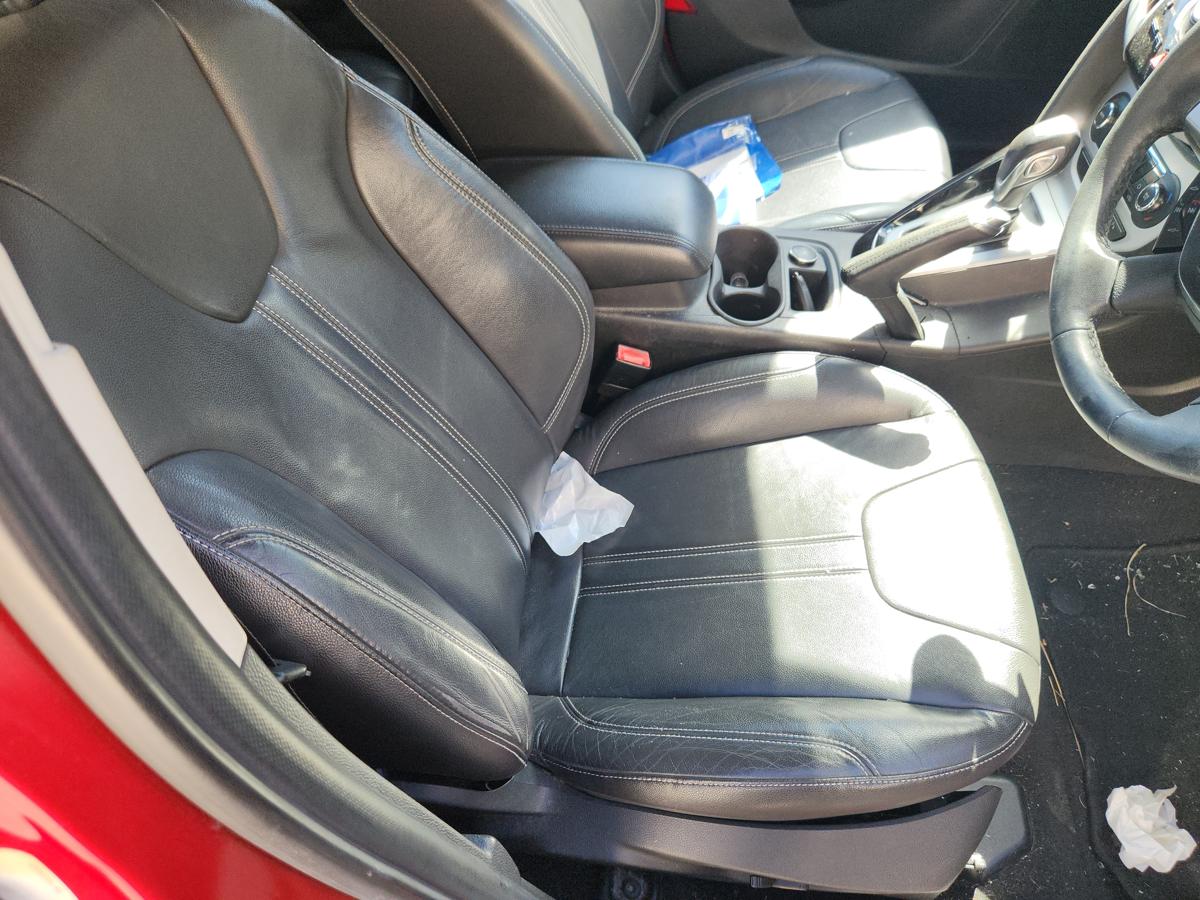1000946917-Front Seat Right