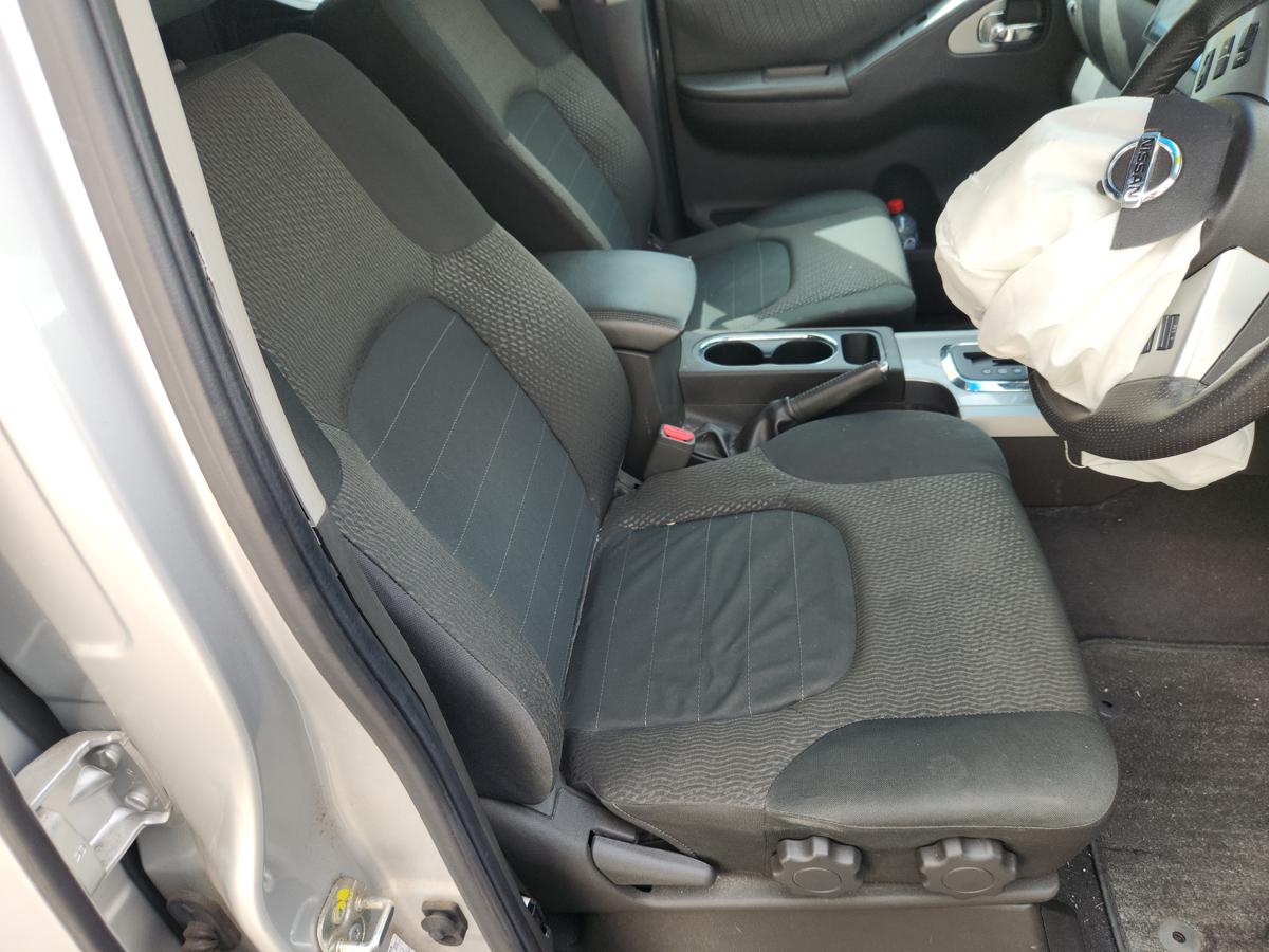 1000945268-Front Seat Right