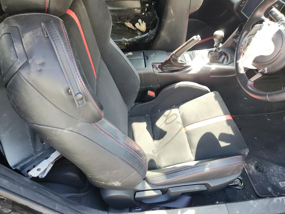 1000950817-Front Seat Right
