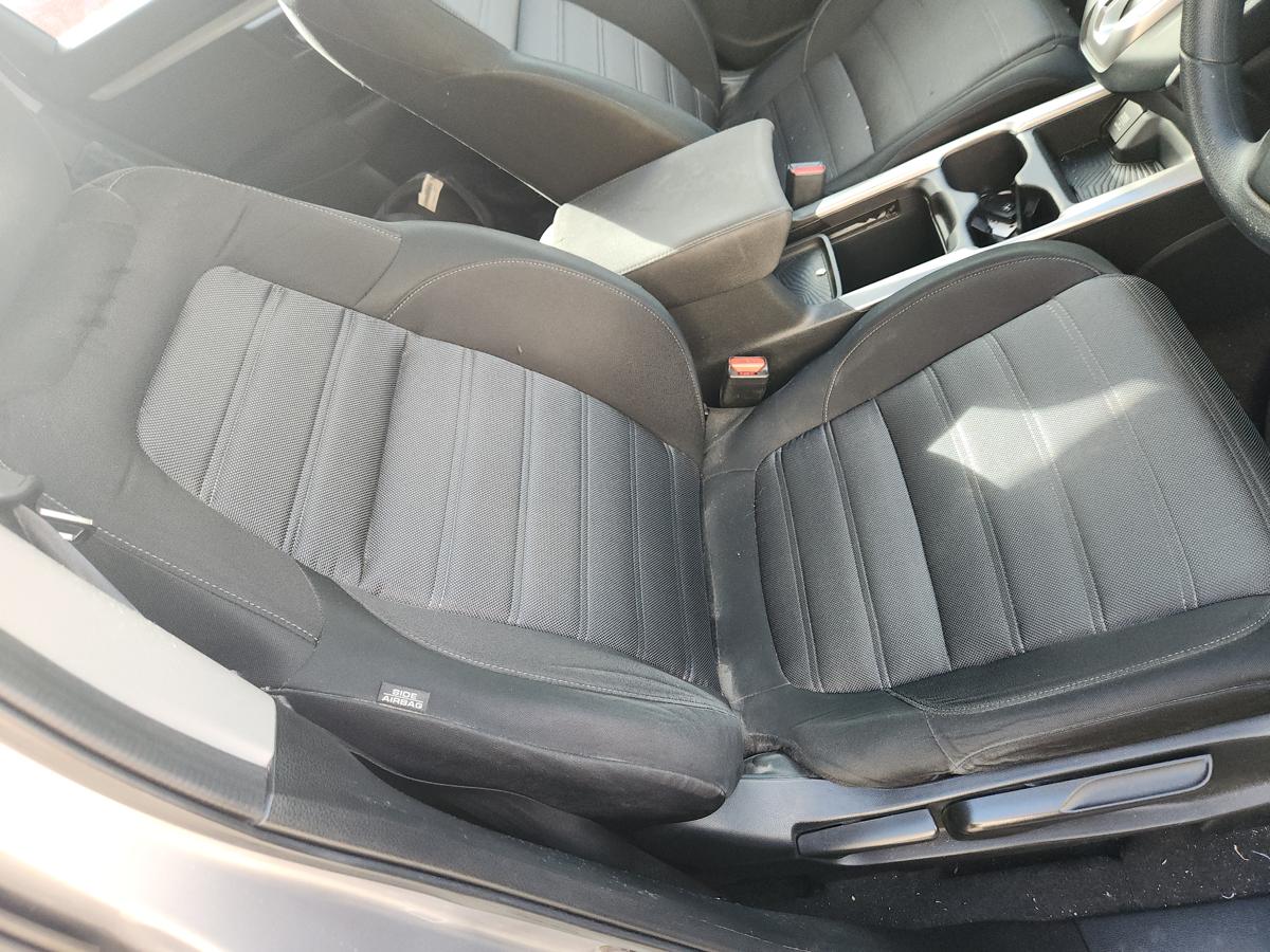 1000932174-Front Seat Right