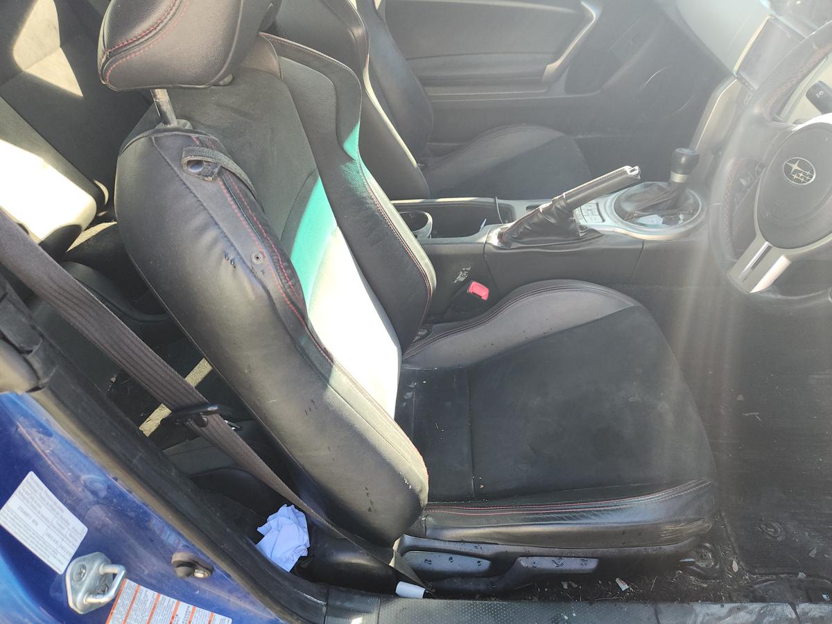 1000933802-Front Seat Right