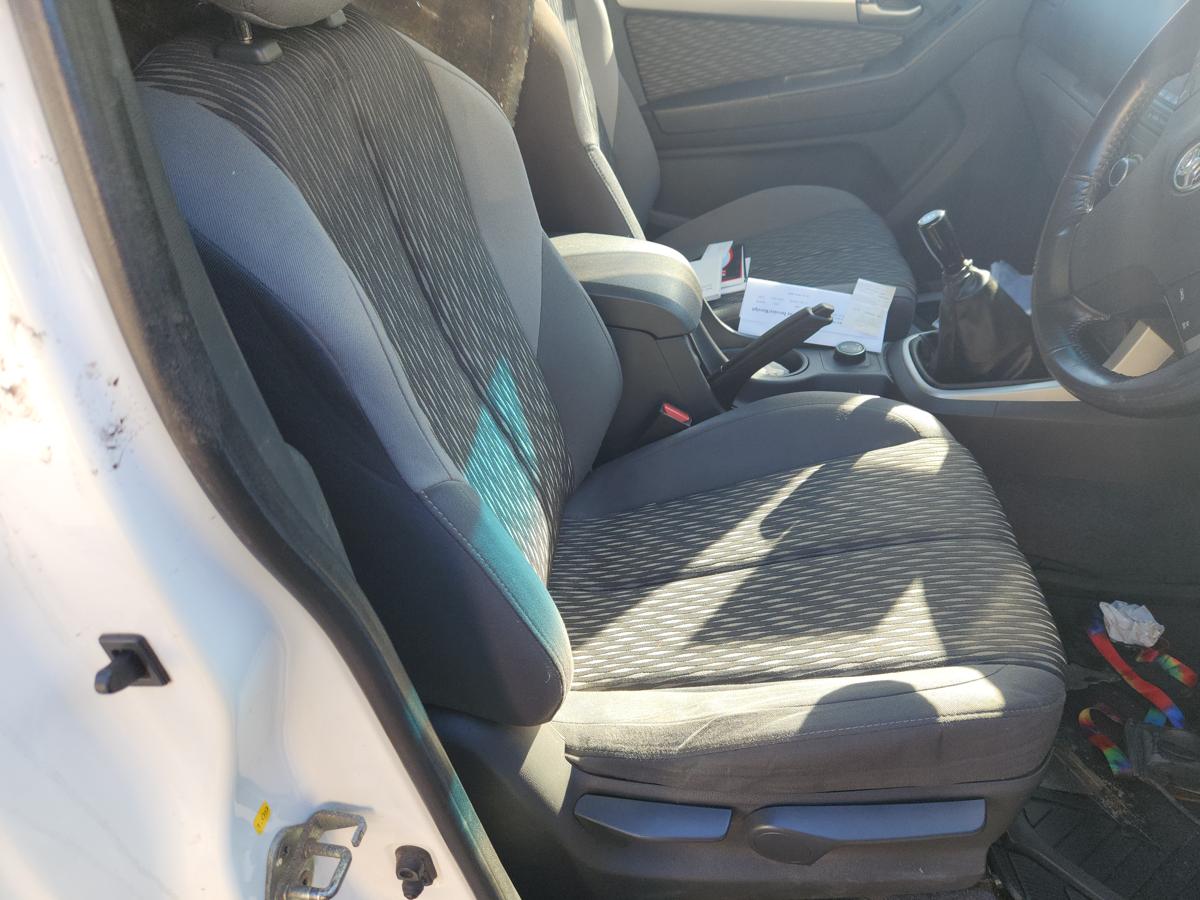 1000938365-Front Seat Right