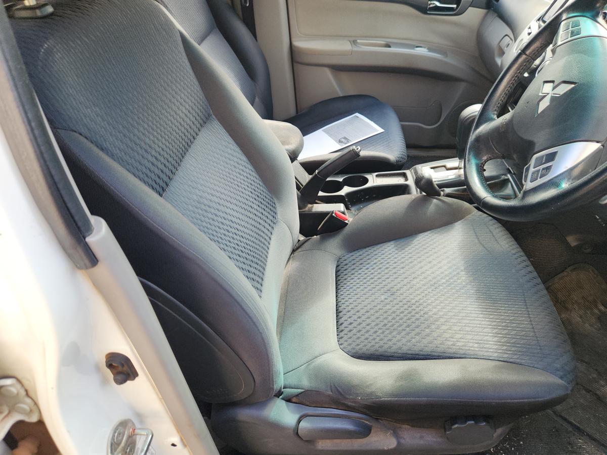 1000938888-Front Seat Right