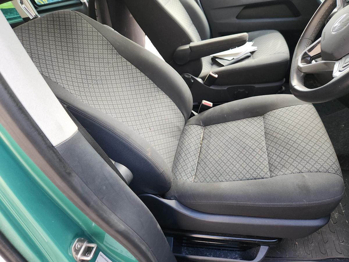 1000911451-Front Seat Right