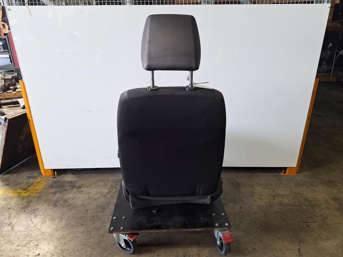 1000884031-Front Seat Right Back