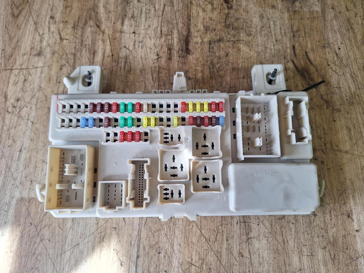 1000916753-Fuse Box Top