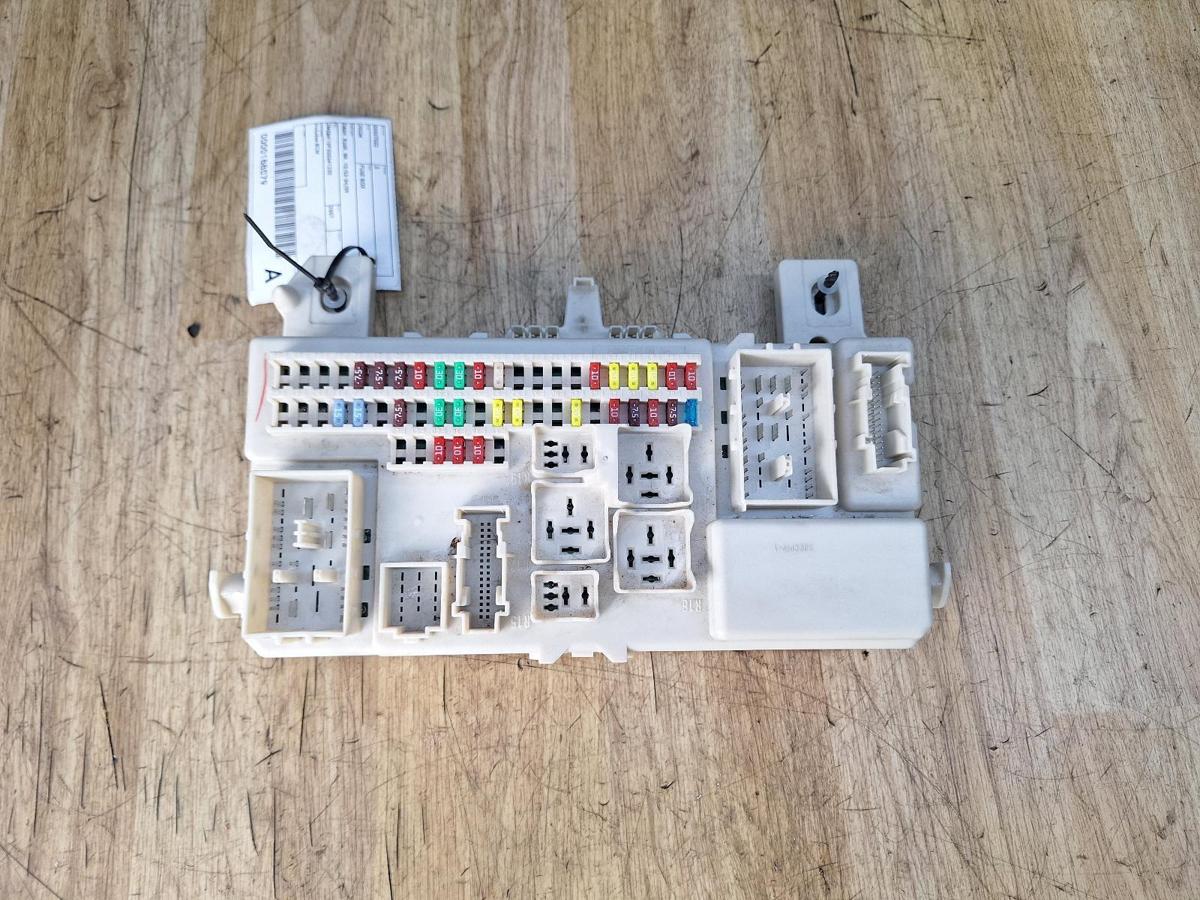 1000943093-Fuse Box Top