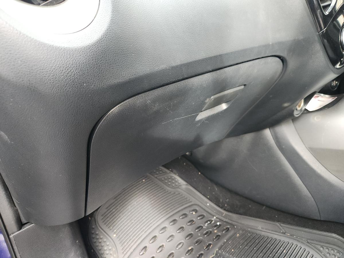 1000934978-Glove Box