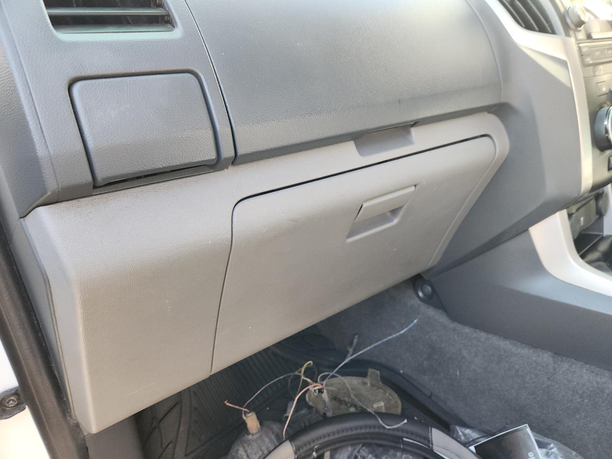 1000938358-Glove Box