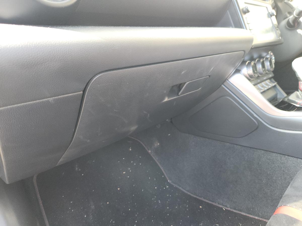 1000938481-Glove Box