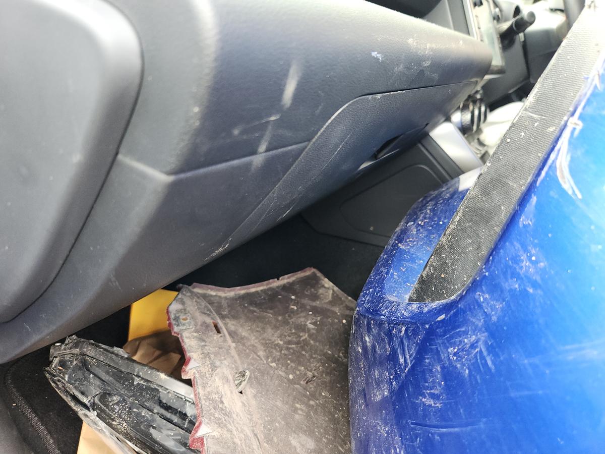 1000938598-Glove Box