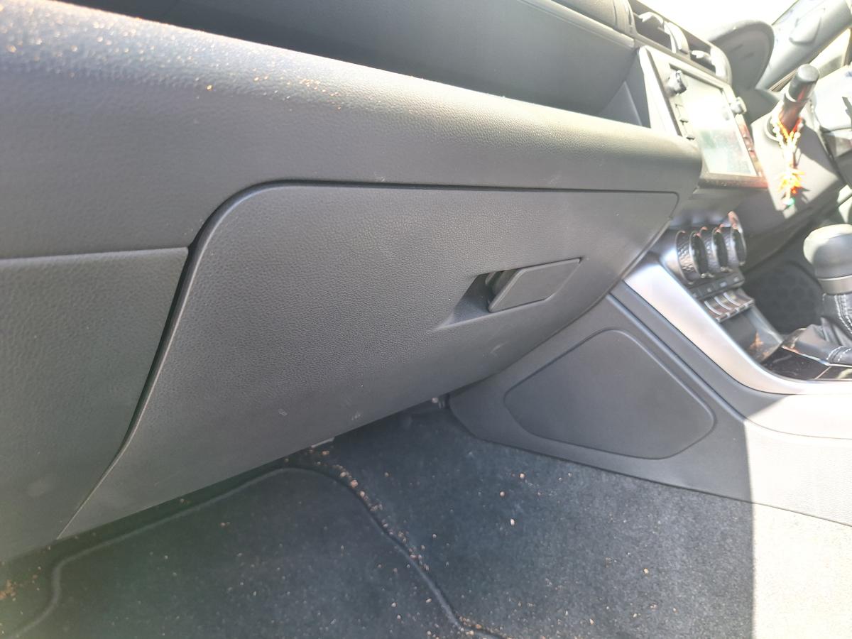 1000925949-Glove Box
