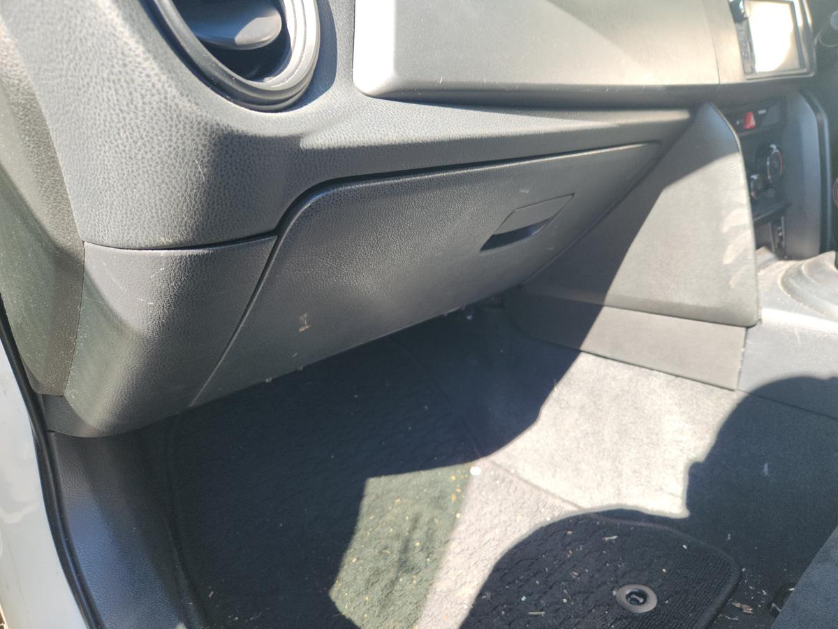 1000928895-Glove Box