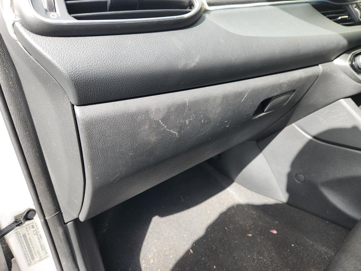 1000935250-Glove Box