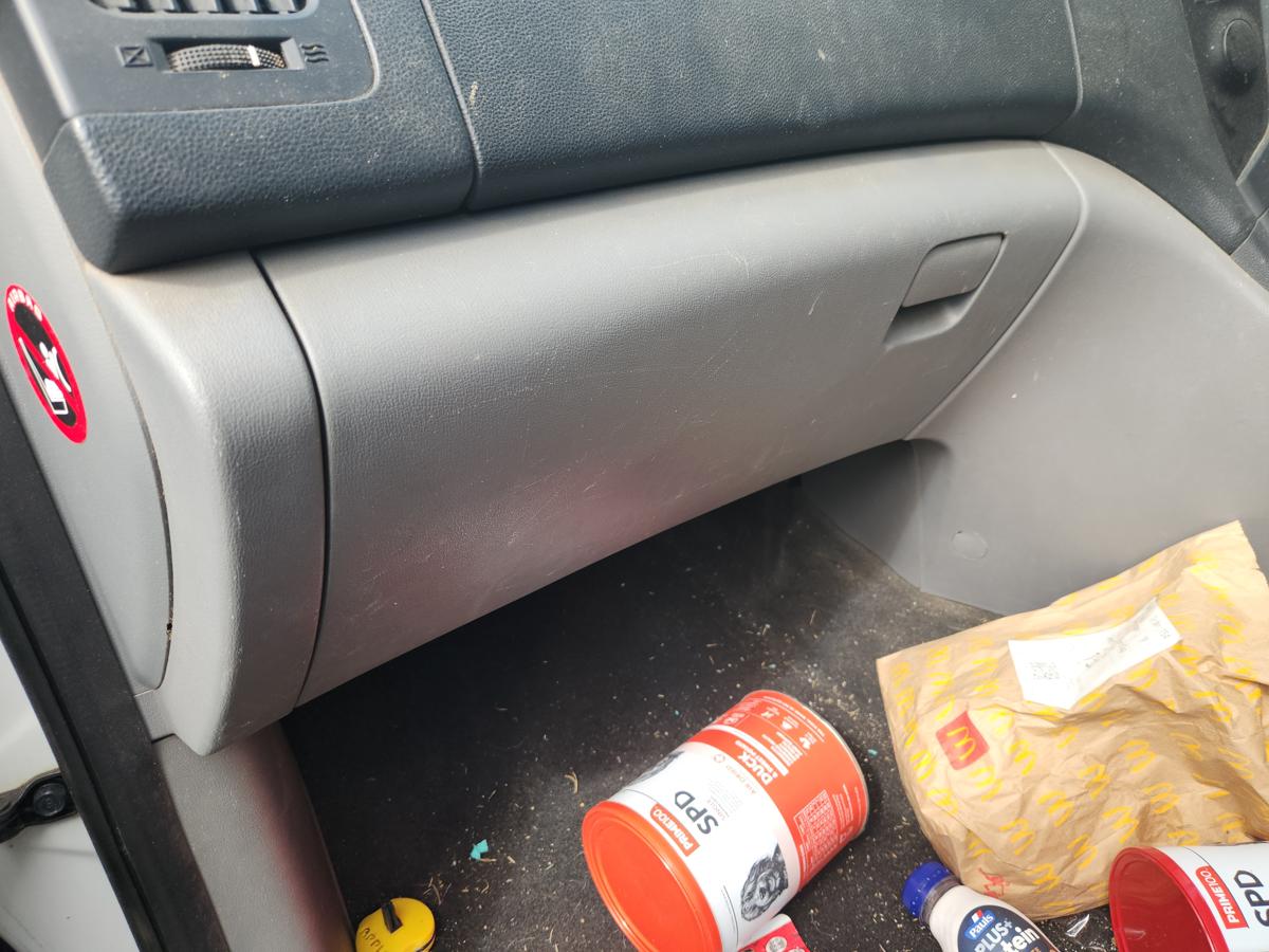 1000940495-Glove Box