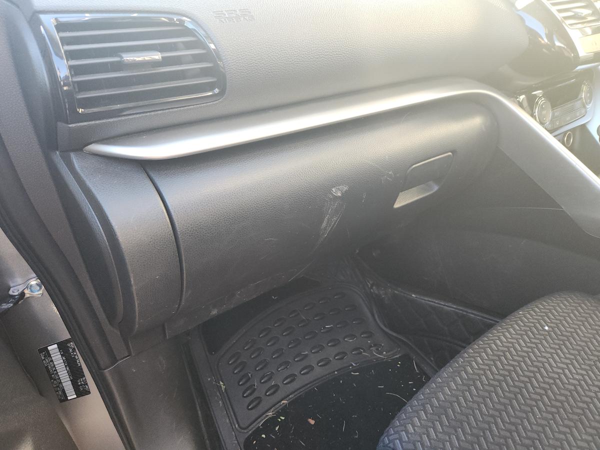 1000941436-Glove Box