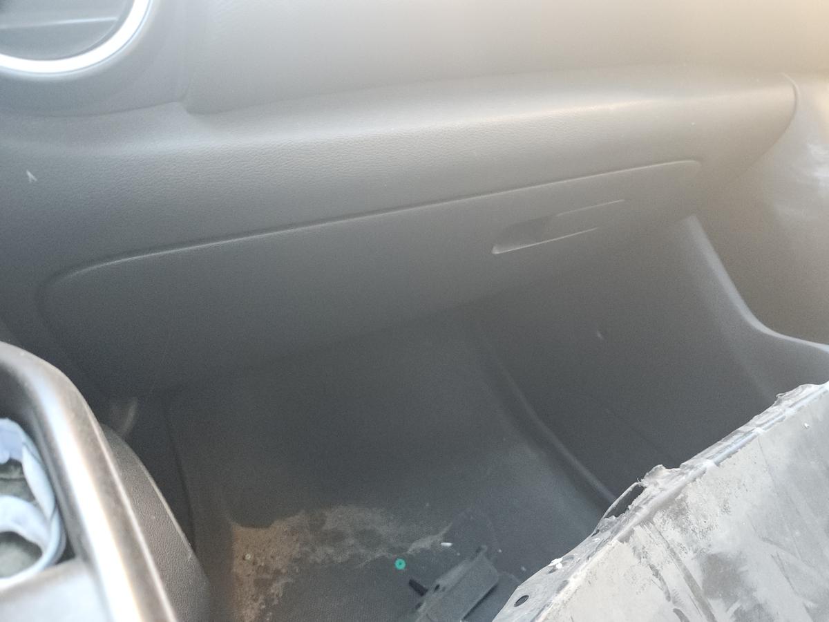 1000941297-Glove Box