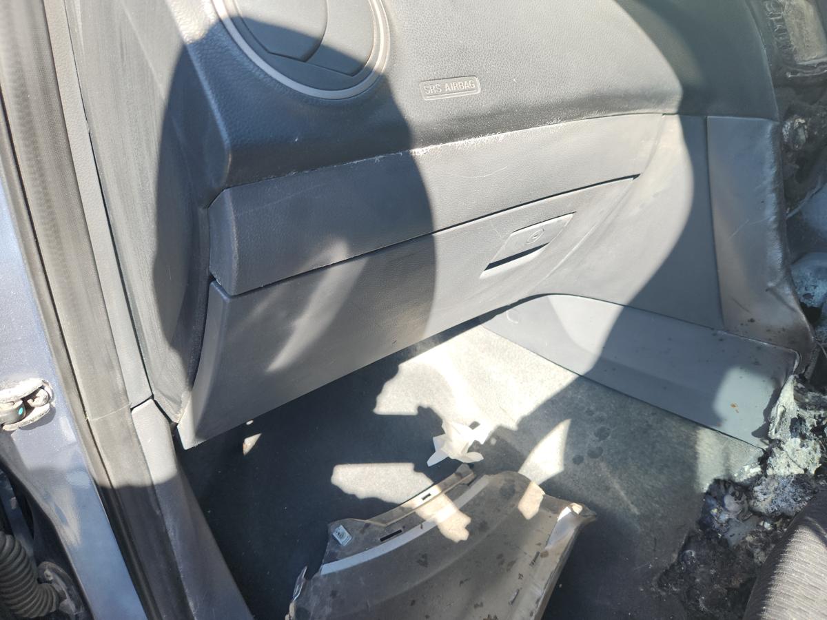 1000941897-Glove Box
