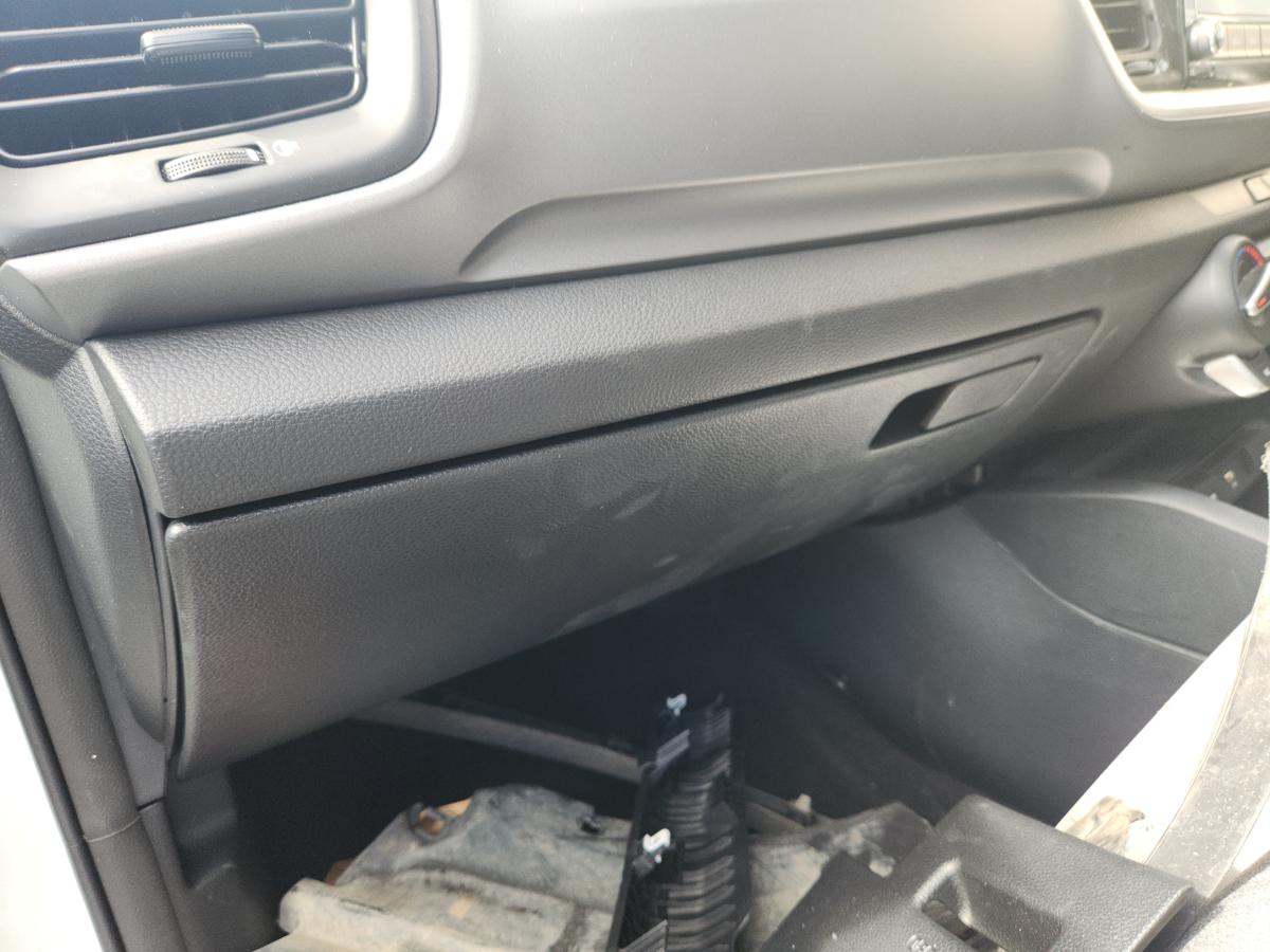 1000942552-Glove Box