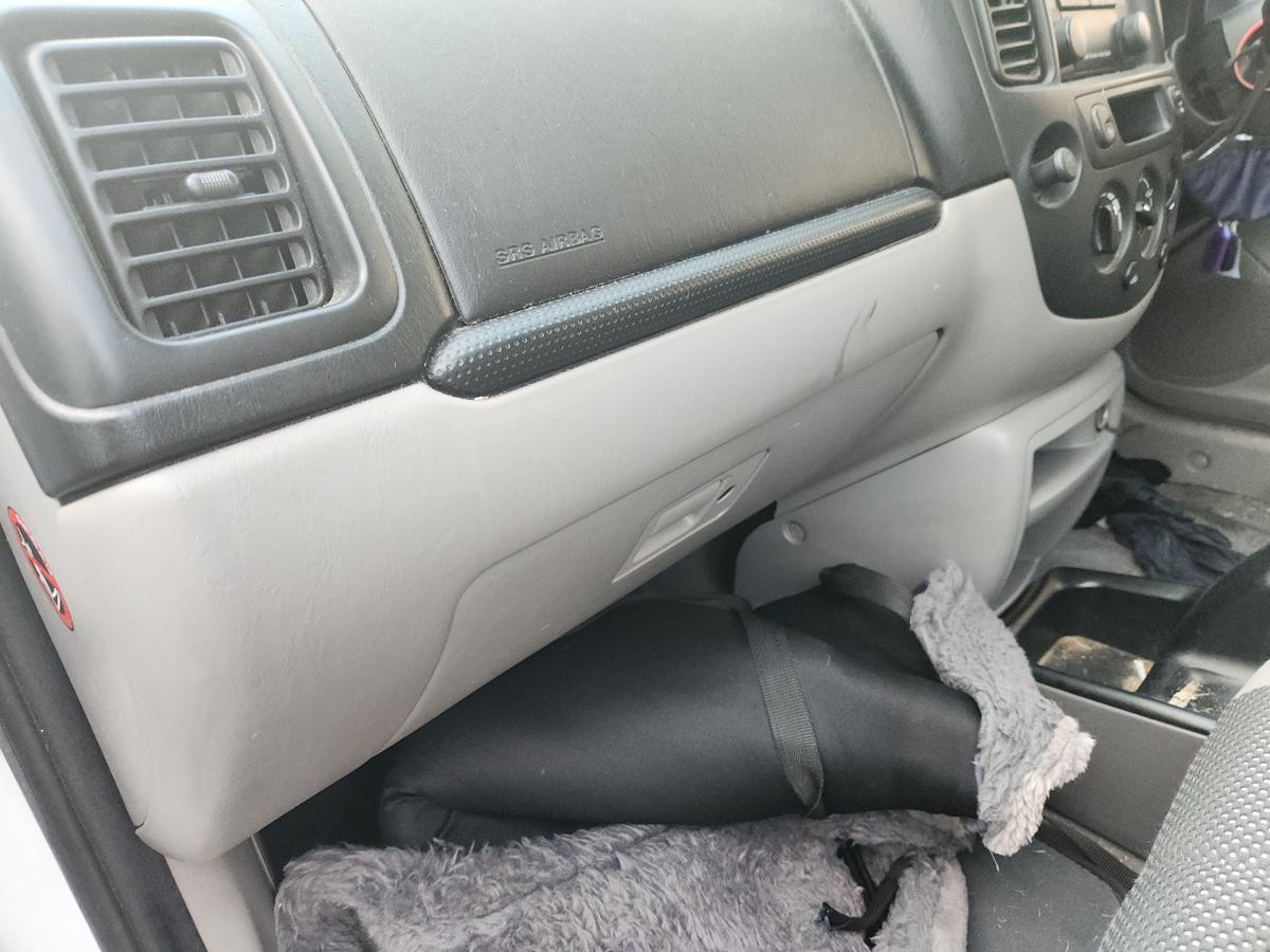1000942701-Glove Box