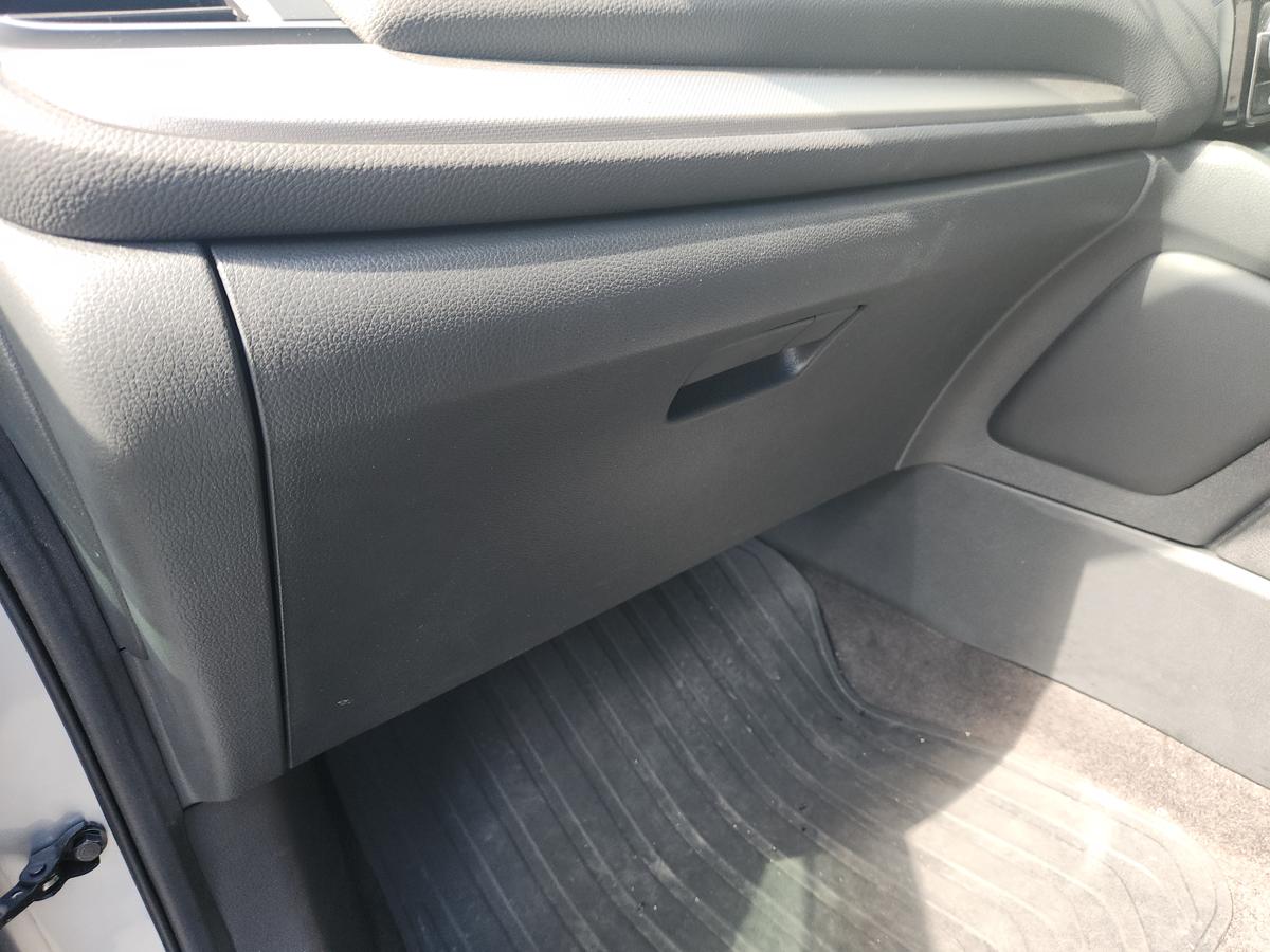 1000942854-Glove Box