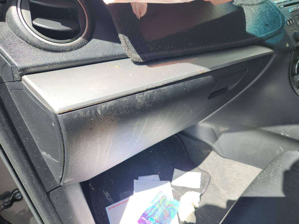 1000943974-Glove Box