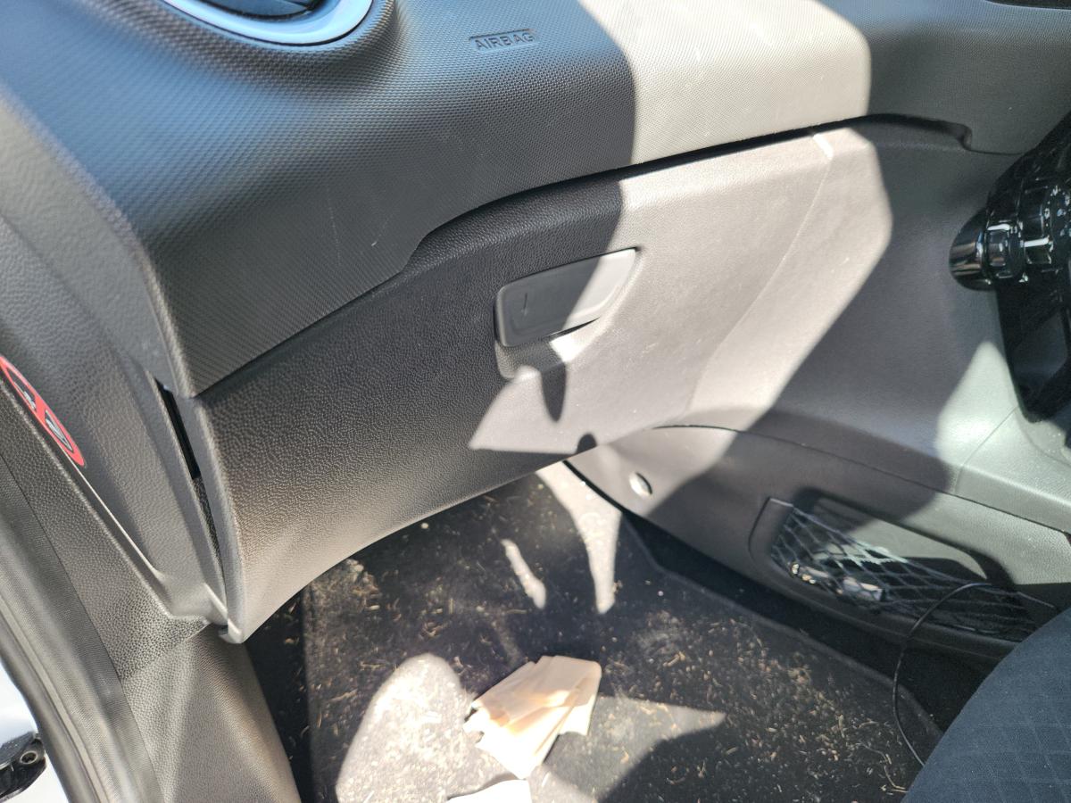 1000944206-Glove Box