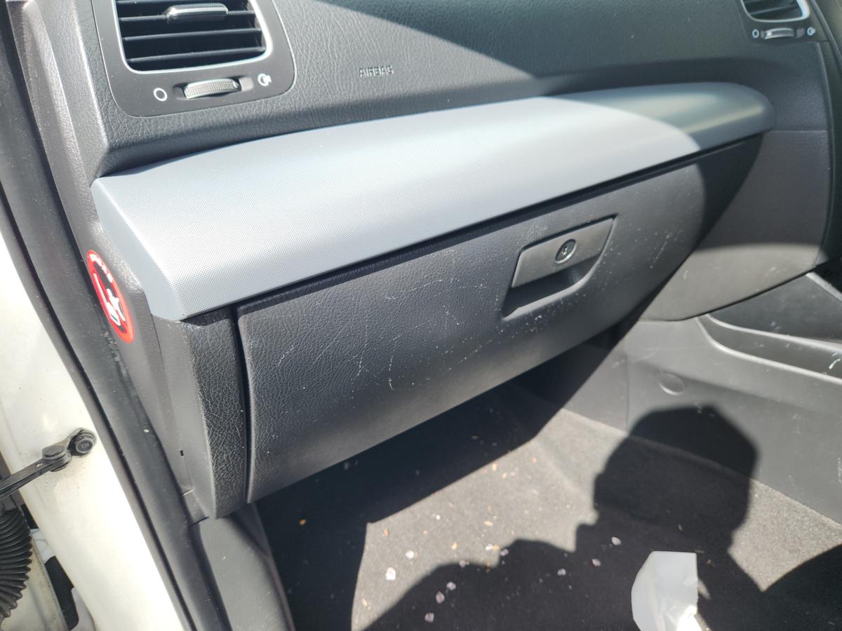 1000944364-Glove Box