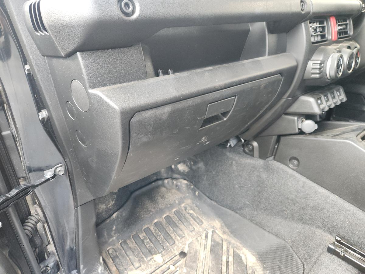 1000945486-Glove Box