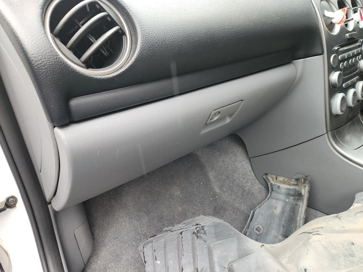 1000944962-Glove Box