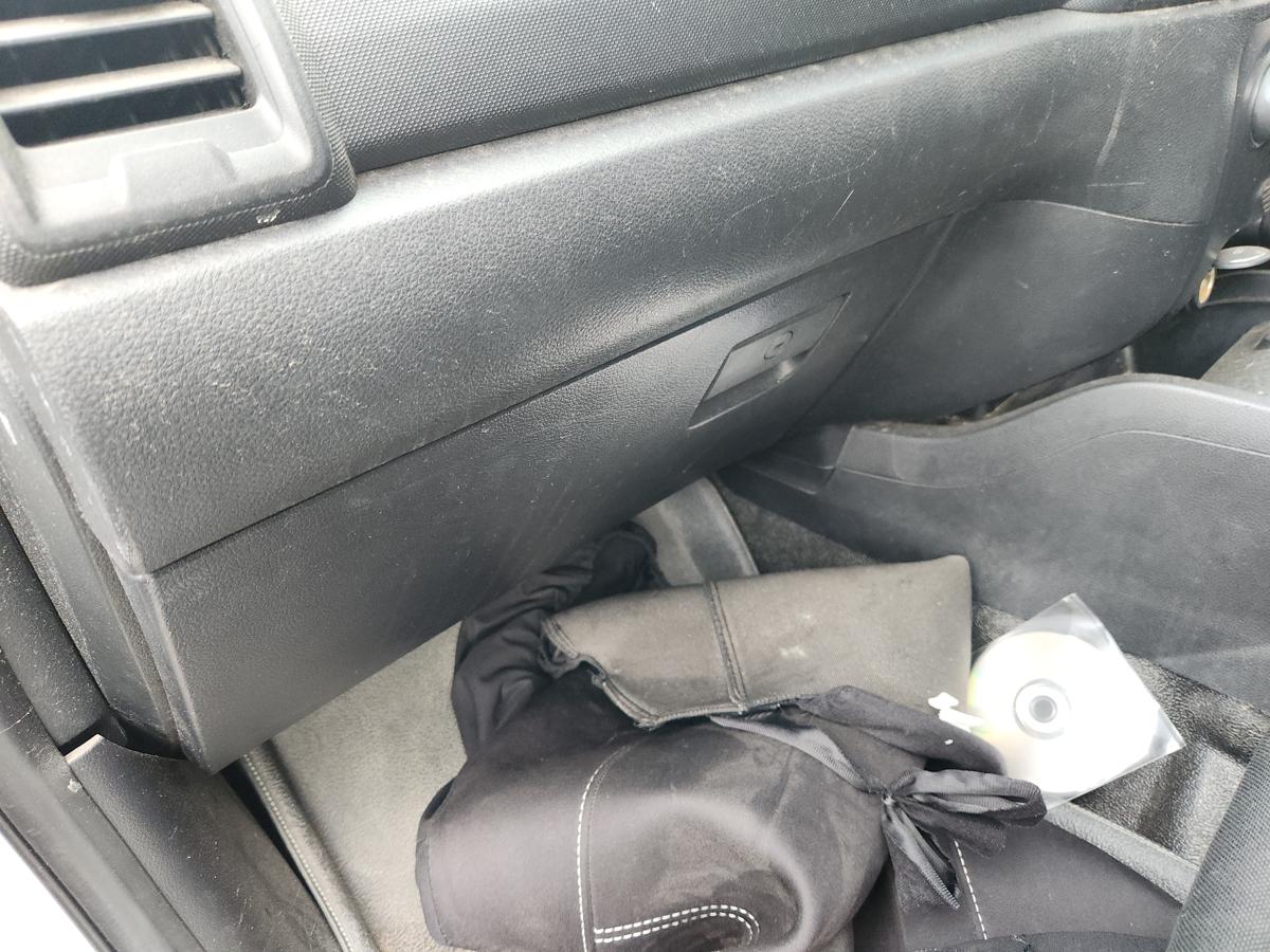 1000945385-Glove Box
