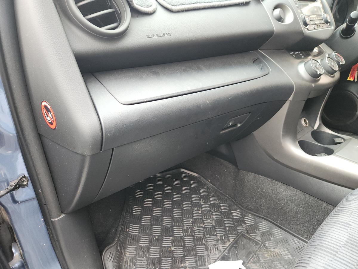 1000945743-Glove Box