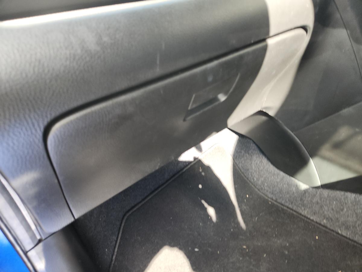 1000946649-Glove Box