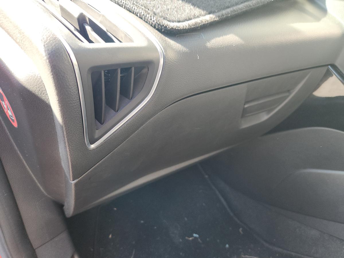 1000946911-Glove Box