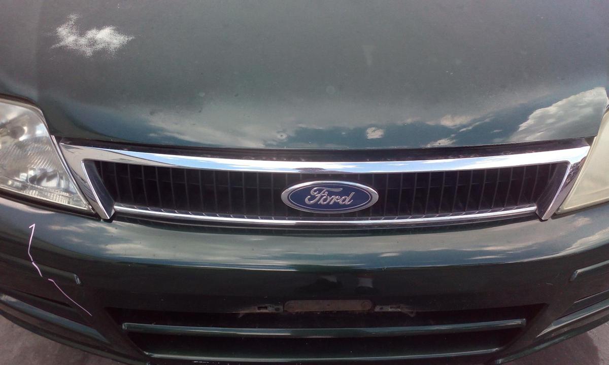 1000678821-Grille