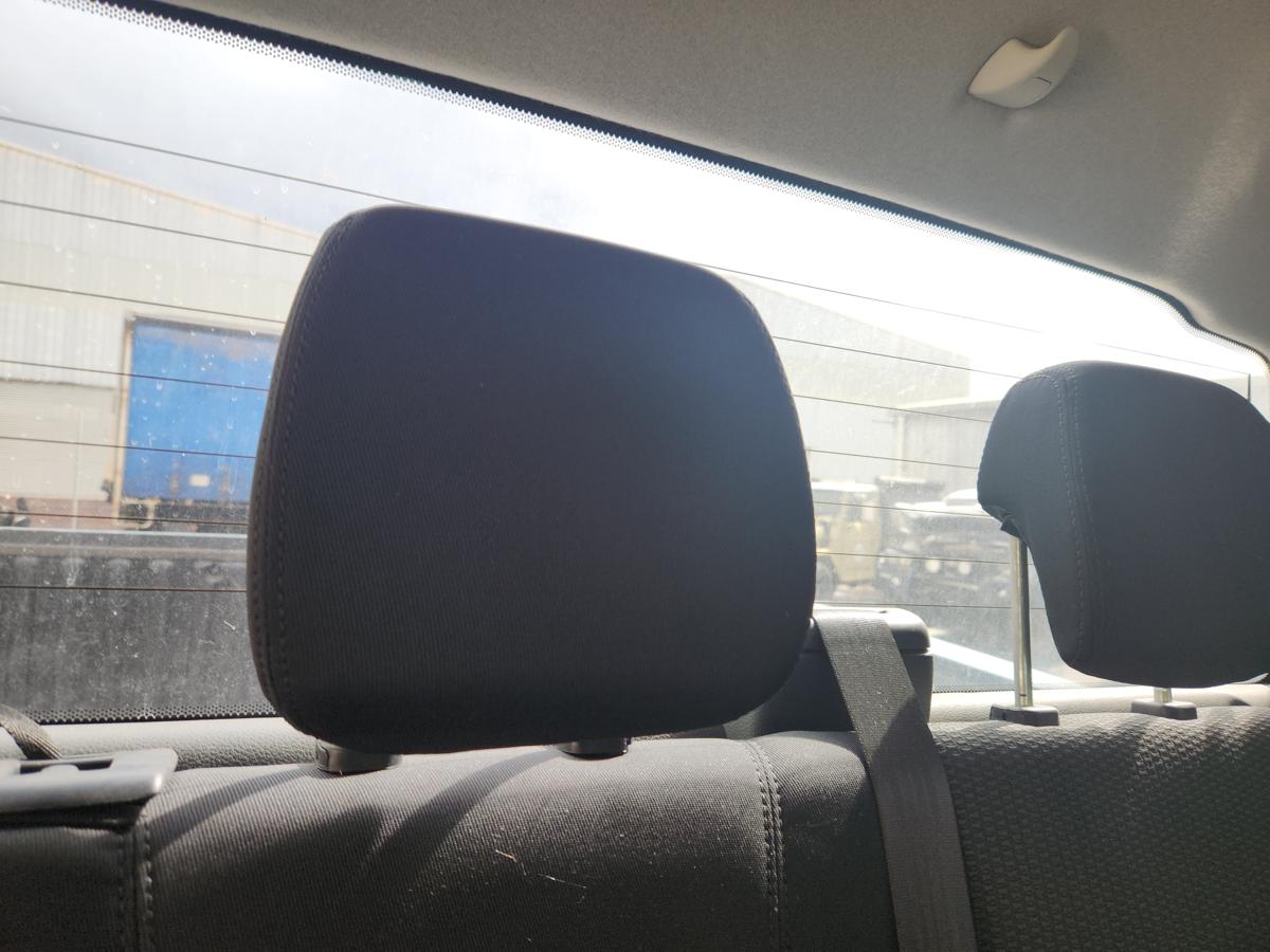 1000941027-Headrest 2nd Centre