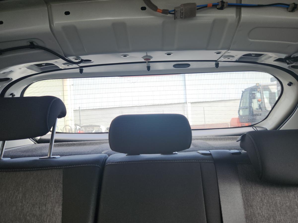 1000942560-Headrest 2nd Centre