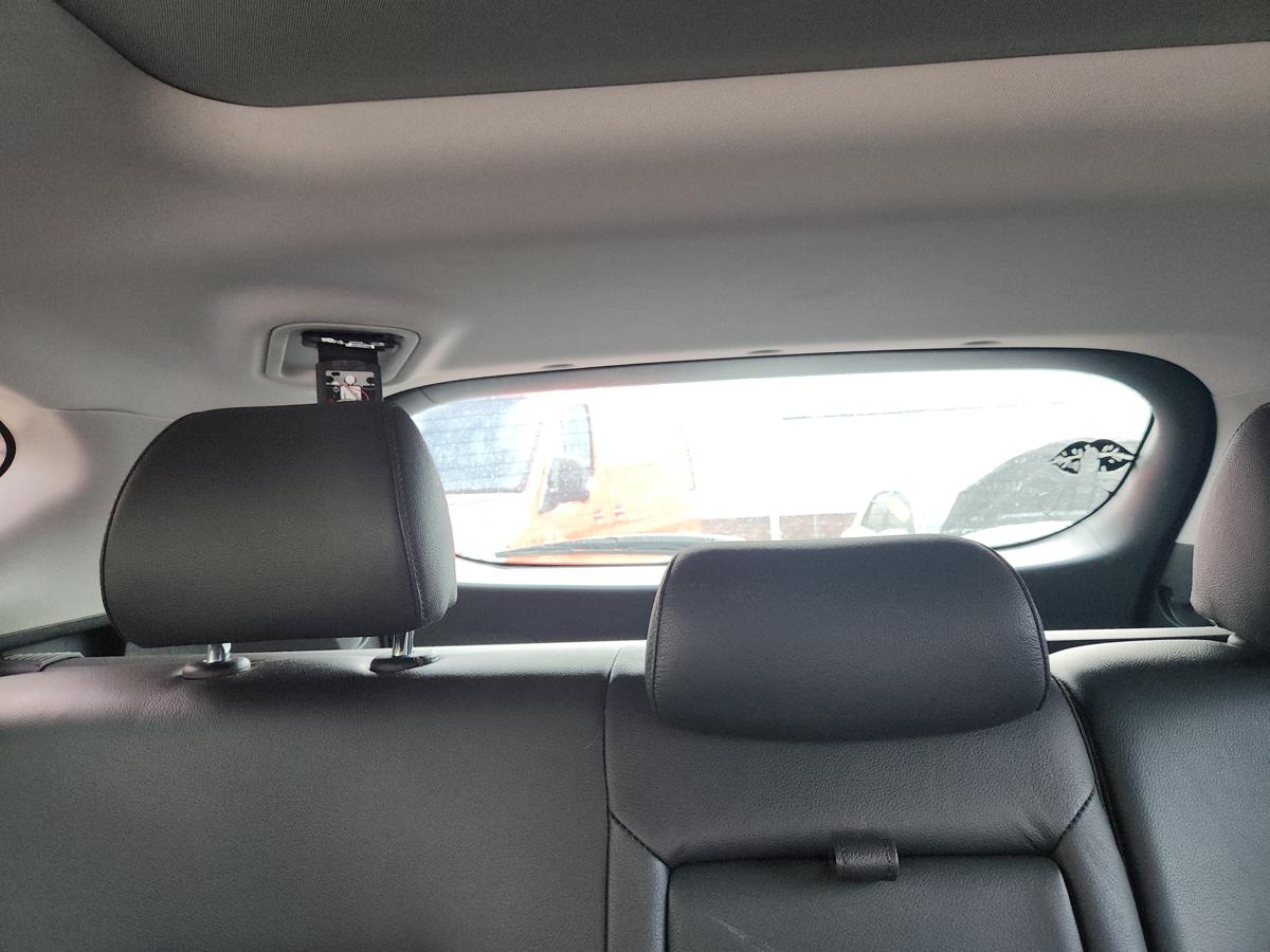 1000943732-Headrest 2nd Centre