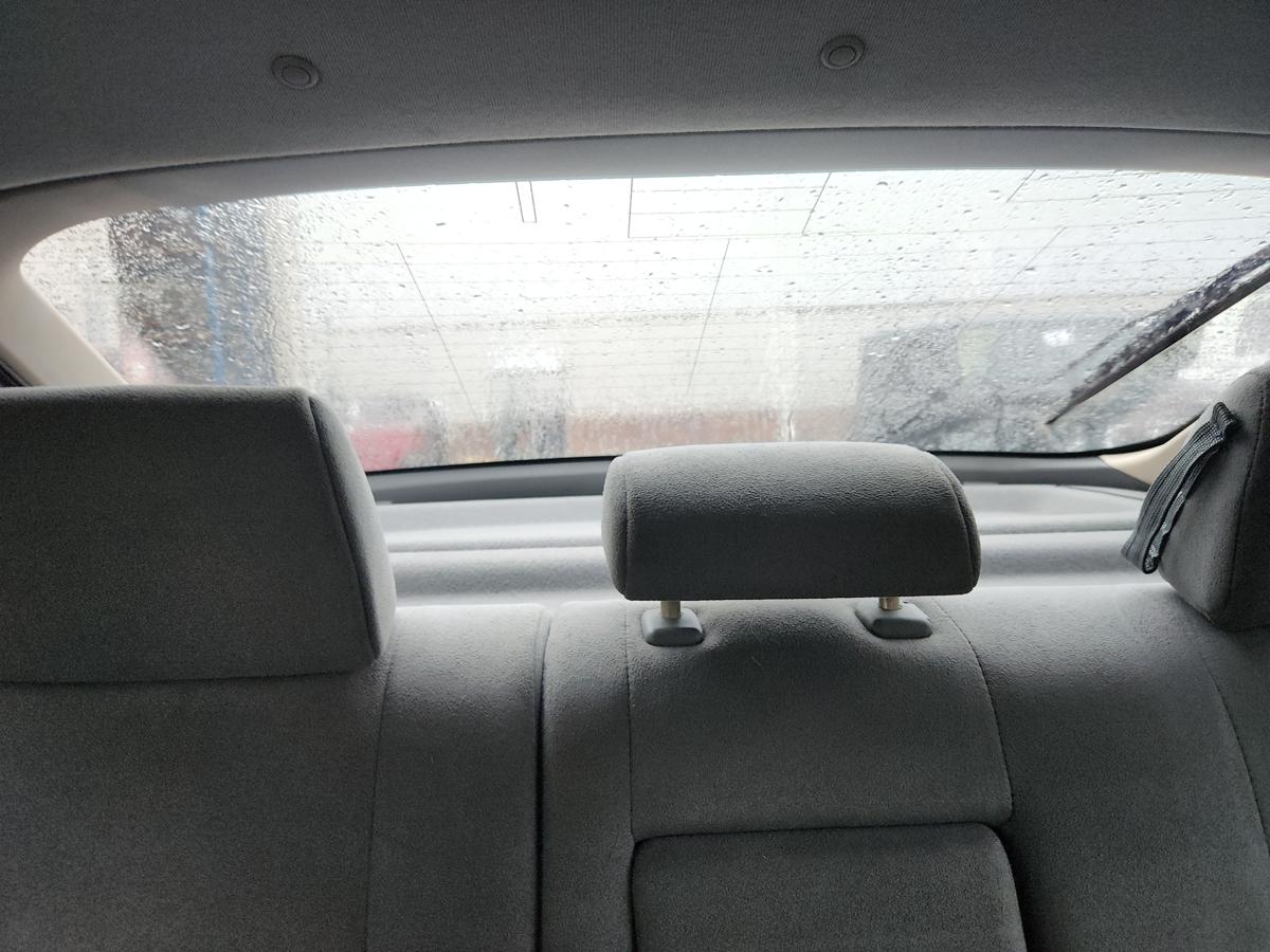 1000944969-Headrest 2nd Centre