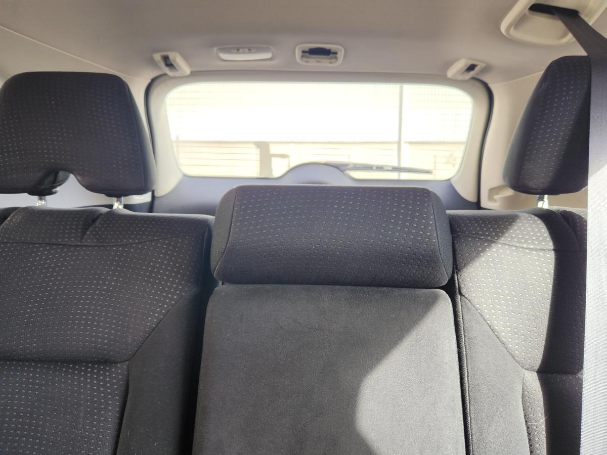 1000946039-Headrest 2nd Centre