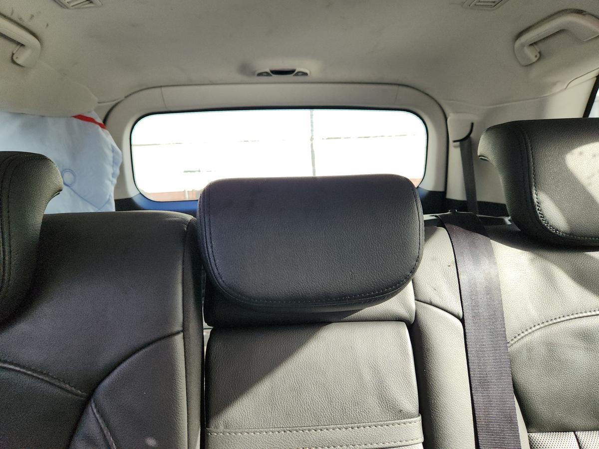 1000934452-Headrest 2nd Centre
