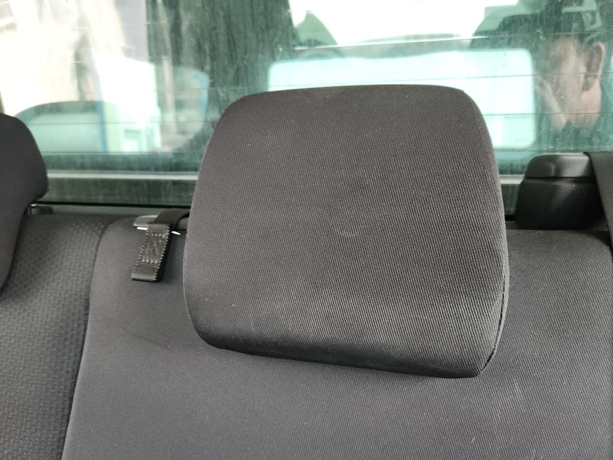 1000936455-Headrest 2nd Centre